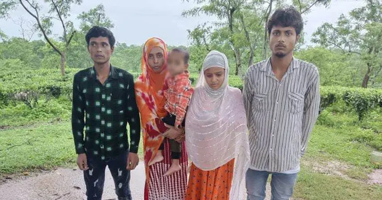 বিভিন্ন সীমান্ত থেকে তাদের আটক করা হয়